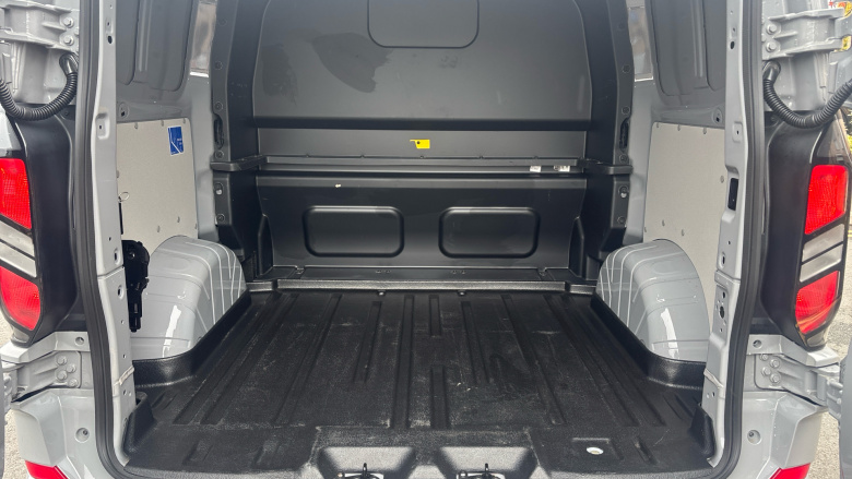 Ford Transit Custom 320 L1 Diesel Fwd 2.0 EcoBlue 136ps H1 Double Cab Van Limited Auto